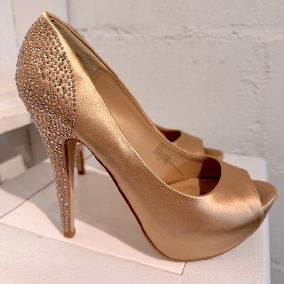Steve Madden Shoes - Steve Madden Gold Studded Sparkle Peep Toe High Heels Playy Women’s 9.5 Nude